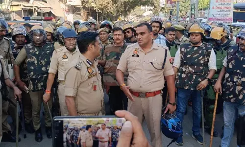 Bareilly: बरेली में हिंसा के मद्देनजर अतिरिक्त फोर्स बढ़ाई गई Bareilly: बरेली में हिंसा के मद्देनजर अतिरिक्त फोर्स बढ़ाई गई