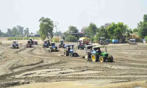 Kapurthala में विशाल गड्ढे को भरने के लिए प्रतिदिन 100 से अधिक ट्रैक्टर लगे हुए