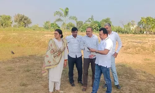 CM फ्लाइंग टीम ने हांसी, हिसार में 3 अवैध कॉलोनी स्थलों का निरीक्षण किया CM फ्लाइंग टीम ने हांसी, हिसार में 3 अवैध कॉलोनी स्थलों का निरीक्षण किया