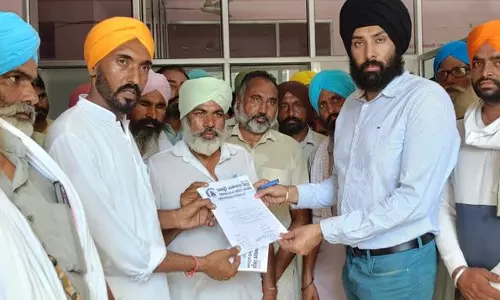 Sirsa के किसानों ने फसल कटौती और उर्वरक की कमी पर कार्रवाई की मांग की Sirsa के किसानों ने फसल कटौती और उर्वरक की कमी पर कार्रवाई की मांग की