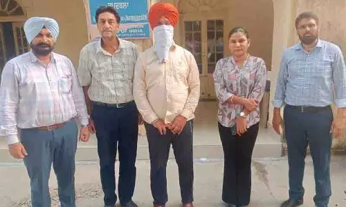 Jalandhar: शिक्षा विभाग का जेई 4,000 रुपये की रिश्वत लेते पकड़ा गया Jalandhar: शिक्षा विभाग का जेई 4,000 रुपये की रिश्वत लेते पकड़ा गया