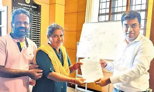 शिक्षिका ने एक सप्ताह में पूरा किया सर्वेक्षण कार्य: जिला कलेक्टर ने 1,001 रुपये नकद पुरस्कार देकर बधाई दी