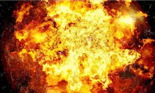 घर में रहस्यमय विस्फोट: दम्पति गंभीर रूप से घायल - लोग सदमे में घर में रहस्यमय विस्फोट: दम्पति गंभीर रूप से घायल - लोग सदमे में