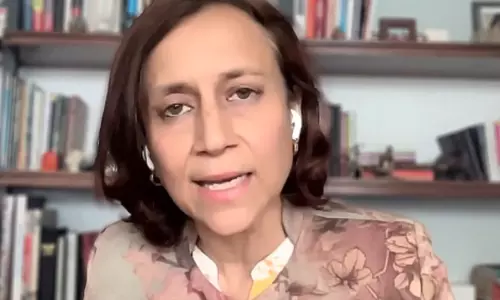 सोनम वांगचुक की गिरफ्तारी पर पत्नी का सवाल: अपने ही लोगों पर गोली कौन चलाता है? सोनम वांगचुक की गिरफ्तारी पर पत्नी का सवाल: अपने ही लोगों पर गोली कौन चलाता है?