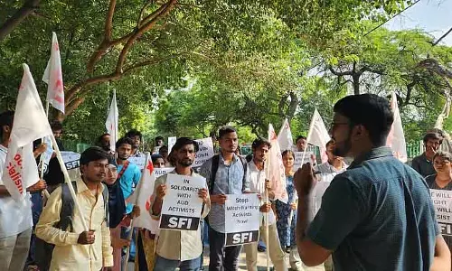 अंबेडकर विश्वविद्यालय: 5 छात्र प्रतिनिधि निष्कासित, परिसर में विरोध प्रदर्शन