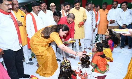 कन्या पूजन सह भोज कार्यक्रम में शामिल हुए गृहमंत्री विजय शर्मा और विधायक भावना बोहरा