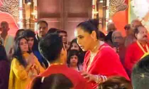 दुर्गा पूजा में रानी मुखर्जी और बेटे अयान का भावुक और खास मोमेंट दुर्गा पूजा में रानी मुखर्जी और बेटे अयान का भावुक और खास मोमेंट