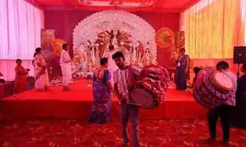 Gurugram: ढाकियों और मूर्ति निर्माताओं ने उत्साह से मनाई दुर्गा पूजा