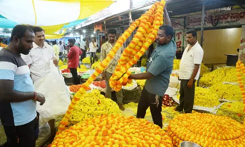 Ayudha Puja : एक सस्ता फूल