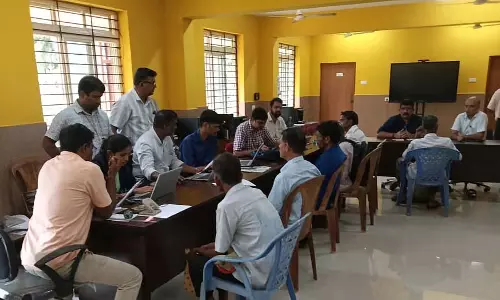 Karnataka : सरकार को सीमा पार करने की दुविधा का सामना करना पड़ रहा है
