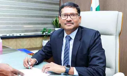 वरिष्ठ IPS अधिकारी नागिरेड्डी ने TGSRTC के कुलपति और प्रबंध निदेशक का पदभार ग्रहण किया वरिष्ठ IPS अधिकारी नागिरेड्डी ने TGSRTC के कुलपति और प्रबंध निदेशक का पदभार ग्रहण किया