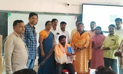 Karnataka : शिक्षक ने पांच दिनों में सर्वेक्षण पूरा किया Karnataka : शिक्षक ने पांच दिनों में सर्वेक्षण पूरा किया