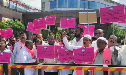 हैदराबाद मेट्रो फेज-2 में देरी के खिलाफ BRS ने माइंडस्पेस में विरोध प्रदर्शन किया हैदराबाद मेट्रो फेज-2 में देरी के खिलाफ BRS ने माइंडस्पेस में विरोध प्रदर्शन किया