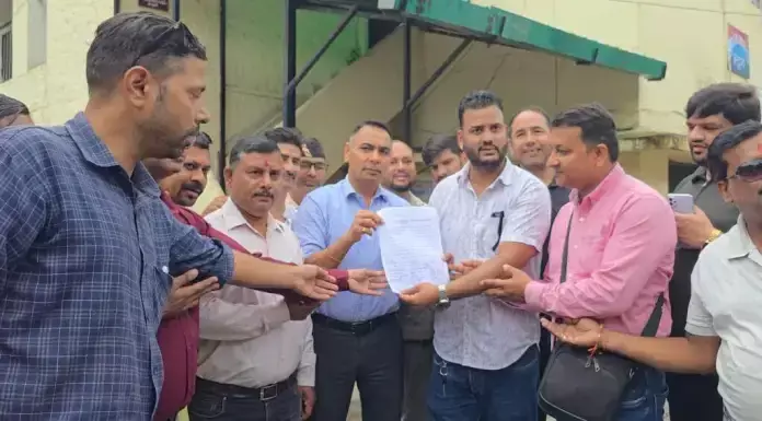 Haldwani: पत्रकार राजीव की संदिग्ध मौत, उच्चस्तरीय जांच की सिफारिश Haldwani: पत्रकार राजीव की संदिग्ध मौत, उच्चस्तरीय जांच की सिफारिश
