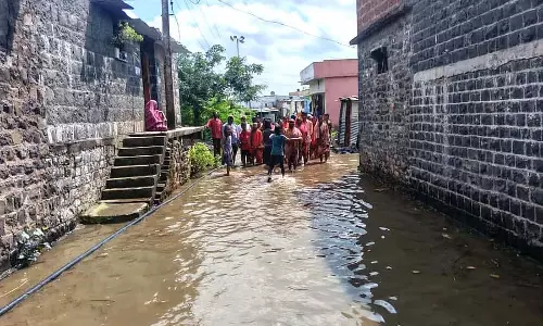 Karnataka : बारिश से राहत मिली, लेकिन बाढ़ का खतरा जस का तस Karnataka : बारिश से राहत मिली, लेकिन बाढ़ का खतरा जस का तस