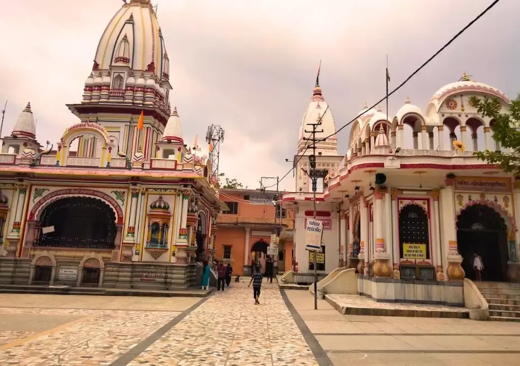 Haridwar: दक्ष महादेव मंदिर में छड़ी यात्रा की भव्य एंट्री Haridwar: दक्ष महादेव मंदिर में छड़ी यात्रा की भव्य एंट्री