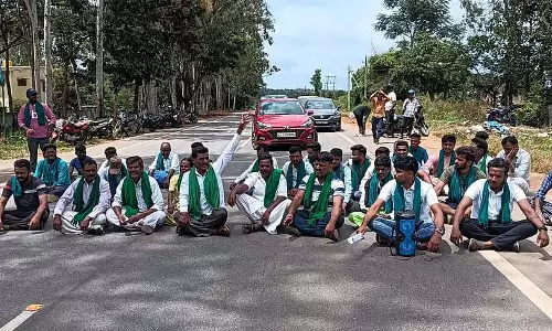 जंगली जानवरों के खतरे को रोकने की मांग: सड़क जाम, विरोध प्रदर्शन जंगली जानवरों के खतरे को रोकने की मांग: सड़क जाम, विरोध प्रदर्शन