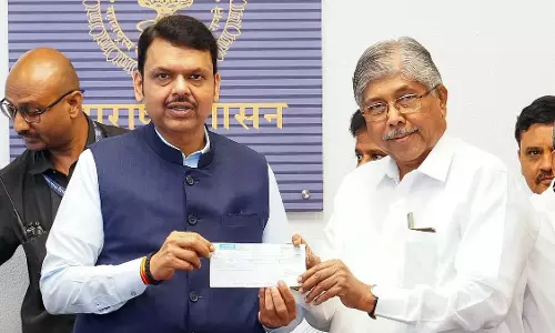 सेवानिवृत्त ST अधिकारी ने अपनी संपत्ति का हिस्सा CM को राहत कोष के लिए दान किया