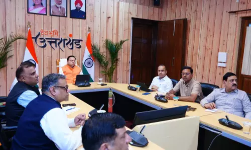 Dehradun: मानसून समाप्ति पर मुख्यमंत्री धामी ने सड़क सुधार का निर्देश दिया