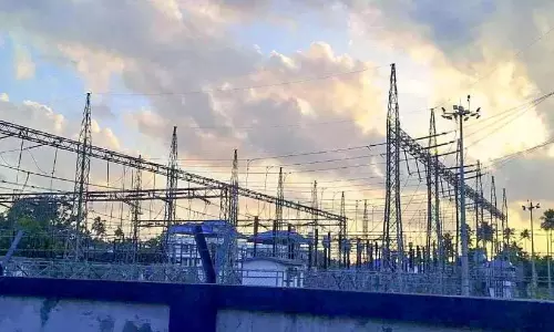 Kerala : चालाकुडी 220 केवी स्टेशन में खराबी, शहर में बिजली गुल Kerala : चालाकुडी 220 केवी स्टेशन में खराबी, शहर में बिजली गुल