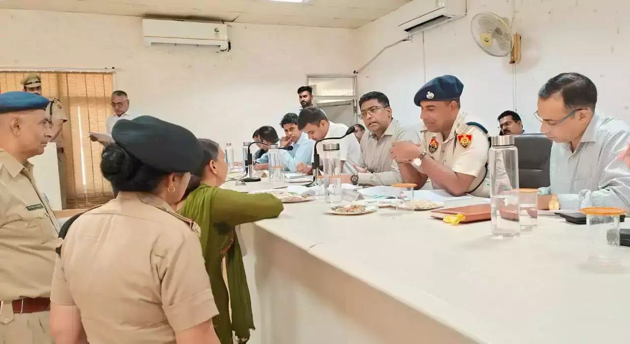 Jind: परिवेदना समिति बैठक में आठ शिकायतों का किया समाधान Jind: परिवेदना समिति बैठक में आठ शिकायतों का किया समाधान