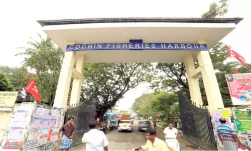 Kerala : कोच्चि बंदरगाह पर मछली पकड़ने पर रोक Kerala : कोच्चि बंदरगाह पर मछली पकड़ने पर रोक