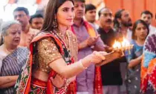 Karishma Tanna: इस नवरात्रि अपने बचपन की गुजराती परंपरा को अपनाया