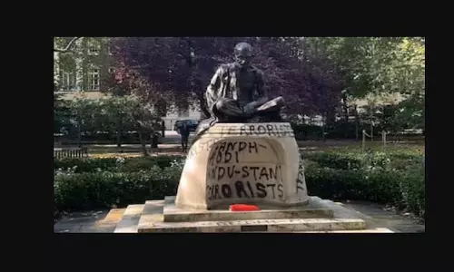 Indian High Commission ने लंदन में गांधी प्रतिमा के साथ हुई तोड़फोड़ की निंदा की Indian High Commission ने लंदन में गांधी प्रतिमा के साथ हुई तोड़फोड़ की निंदा की