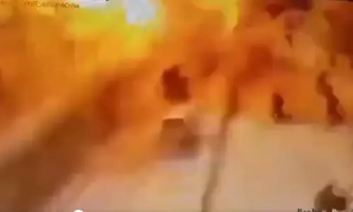 Pakistan के क्वेटा में फ्रंटियर कोर मुख्यालय के पास हुए विस्फोट का वीडियो सामने आया Pakistan के क्वेटा में फ्रंटियर कोर मुख्यालय के पास हुए विस्फोट का वीडियो सामने आया