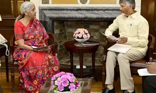 CM ने केंद्रीय वित्त मंत्री के साथ विशाखापत्तनम शिखर सम्मेलन पर चर्चा की CM ने केंद्रीय वित्त मंत्री के साथ विशाखापत्तनम शिखर सम्मेलन पर चर्चा की