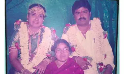 पत्नी के विवाद में आत्महत्या के अगले दिन Thanjavur के एक व्यक्ति ने आत्महत्या कर ली, बच्चे अनाथ हो गए पत्नी के विवाद में आत्महत्या के अगले दिन Thanjavur के एक व्यक्ति ने आत्महत्या कर ली, बच्चे अनाथ हो गए