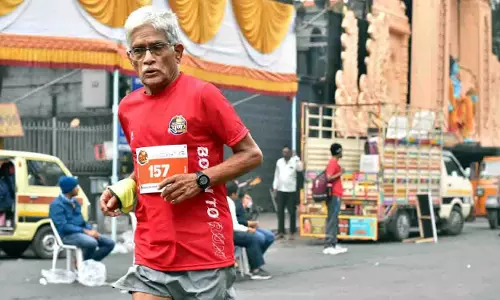 74 वर्षीय हैदराबादी व्यक्ति ने Ladakh में उपलब्धि हासिल कर बोस्टन मैराथन के लिए क्वालीफाई किया 74 वर्षीय हैदराबादी व्यक्ति ने Ladakh में उपलब्धि हासिल कर बोस्टन मैराथन के लिए क्वालीफाई किया