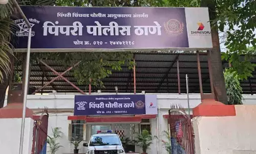 Pimpri-Chinchwad: ड्यूटी पर ट्रैफिक वार्डन पर जान से मारने की धमकी Pimpri-Chinchwad: ड्यूटी पर ट्रैफिक वार्डन पर जान से मारने की धमकी