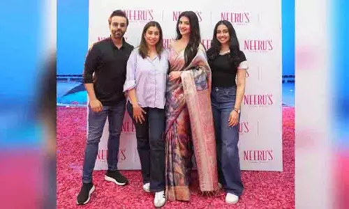 Neeru ने टॉलीवुड स्टार श्रीलीला की विशेषता वाली उत्सव विज्ञापन फिल्म का अनावरण किया Neeru ने टॉलीवुड स्टार श्रीलीला की विशेषता वाली उत्सव विज्ञापन फिल्म का अनावरण किया