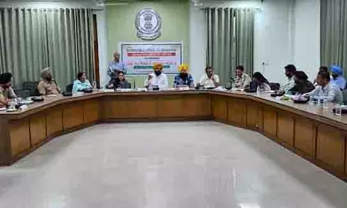 Amritsar: अधिकारियों ने बाढ़ प्रभावित परिवारों की सहायता के लिए एकजुट प्रयास का संकल्प लिया Amritsar: अधिकारियों ने बाढ़ प्रभावित परिवारों की सहायता के लिए एकजुट प्रयास का संकल्प लिया