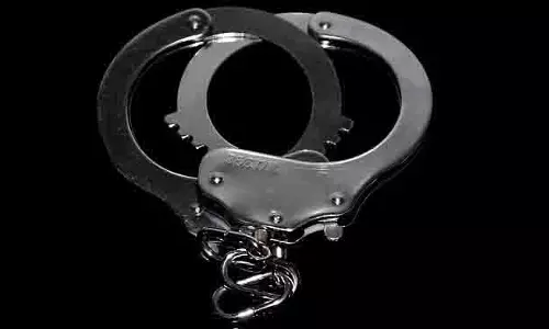 Mumbai: चूनाभट्टी पुलिस ने मोबाइल चोरी गिरोह पकड़ा, 8 गिरफ्तार