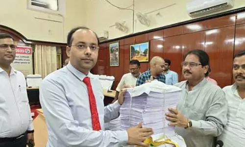 फाइनल वोटर लिस्ट जारी होने के बाद जिलाधिकारियों ने की बैठक, प्रतिनिधियों ने जताया आभार फाइनल वोटर लिस्ट जारी होने के बाद जिलाधिकारियों ने की बैठक, प्रतिनिधियों ने जताया आभार