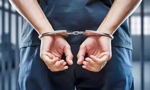 यूपी एटीएस ने एक आतंकी को किया गिरफ्तार, शरीयत कानून लागू करने की साजिश नाकाम यूपी एटीएस ने एक आतंकी को किया गिरफ्तार, शरीयत कानून लागू करने की साजिश नाकाम