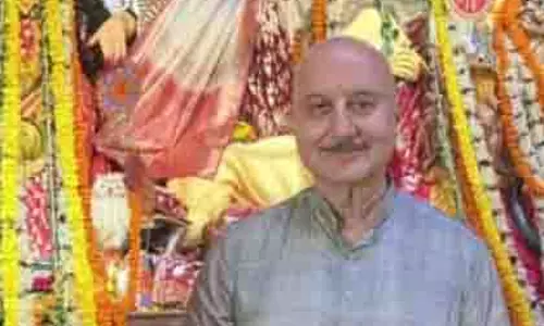 Anupam Kher: उत्तरी बॉम्बे दुर्गा पूजा में जाना एक आत्मीय अनुभव बताया Anupam Kher: उत्तरी बॉम्बे दुर्गा पूजा में जाना एक आत्मीय अनुभव बताया