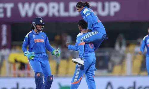 Atapattu क्लीन बोल्ड.. श्रीलंका मध्यक्रम पर निर्भर..!