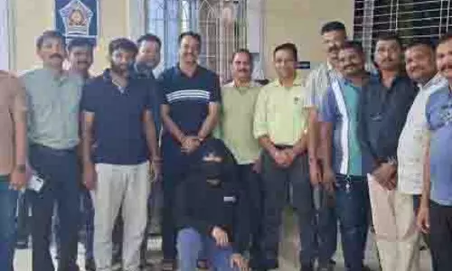 Mumbai: मलाड गोलीकांड में आरोपी गिरफ्तार, हथियार बरामद Mumbai: मलाड गोलीकांड में आरोपी गिरफ्तार, हथियार बरामद