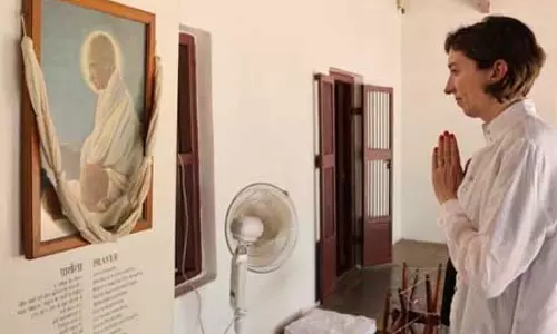 लंदन में गांधी प्रतिमा से छेड़छाड़ करने पर नाराजगी, ब्रिटिश उच्चायुक्त ने की निंदा