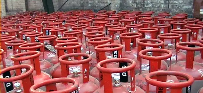 LPG सिलेंडर के दाम में बढ़ोतरी, 16 रुपये तक इजाफा LPG सिलेंडर के दाम में बढ़ोतरी, 16 रुपये तक इजाफा