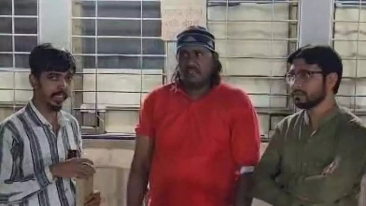 BMC के भाभा अस्पताल की फार्मेसी रात में बंद रहने के कारण कुर्ला के मरीज को दवा नहीं मिली BMC के भाभा अस्पताल की फार्मेसी रात में बंद रहने के कारण कुर्ला के मरीज को दवा नहीं मिली