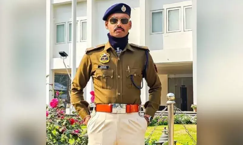 Zubeen Garg Death: DSP संदीपन गर्ग पूछताछ के लिए CID के सामने पेश हुए Zubeen Garg Death: DSP संदीपन गर्ग पूछताछ के लिए CID के सामने पेश हुए