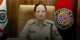 Assam पुलिस अफसर की बेटी पर DU में फर्जी प्रवेश का आरोप, केस दर्ज Assam पुलिस अफसर की बेटी पर DU में फर्जी प्रवेश का आरोप, केस दर्ज