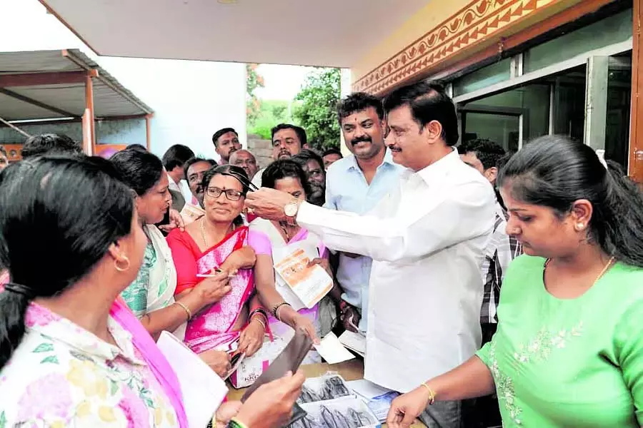 स्वास्थ्य ही सच्चा धन है: MLA Muniratna स्वास्थ्य ही सच्चा धन है: MLA Muniratna