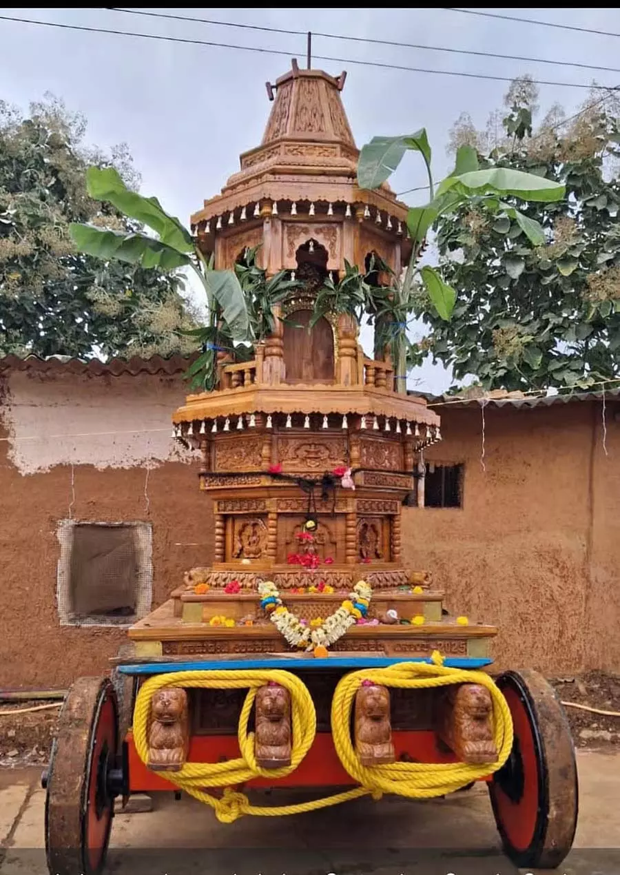 रथ निर्माण: गांव की महिलाओं ने दान किए ₹10 लाख रथ निर्माण: गांव की महिलाओं ने दान किए ₹10 लाख