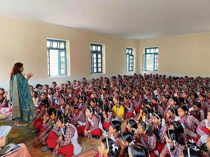 Rajgarh school में परामर्श सत्र से छात्राओं को सशक्त बनाया गया Rajgarh school में परामर्श सत्र से छात्राओं को सशक्त बनाया गया