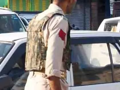 J&K: हुर्रियत कार्यालय सील, जमात-ए-इस्लामी से जुड़े लोगों के घरों पर छापे J&K: हुर्रियत कार्यालय सील, जमात-ए-इस्लामी से जुड़े लोगों के घरों पर छापे